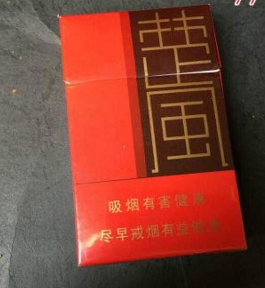 万宝路白色进口香烟，品味非凡，诠释独特魅力